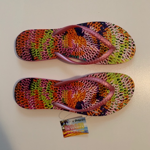 NWT Nami Tie Dye Flip Flops Size 9 - Picture 2 of 4